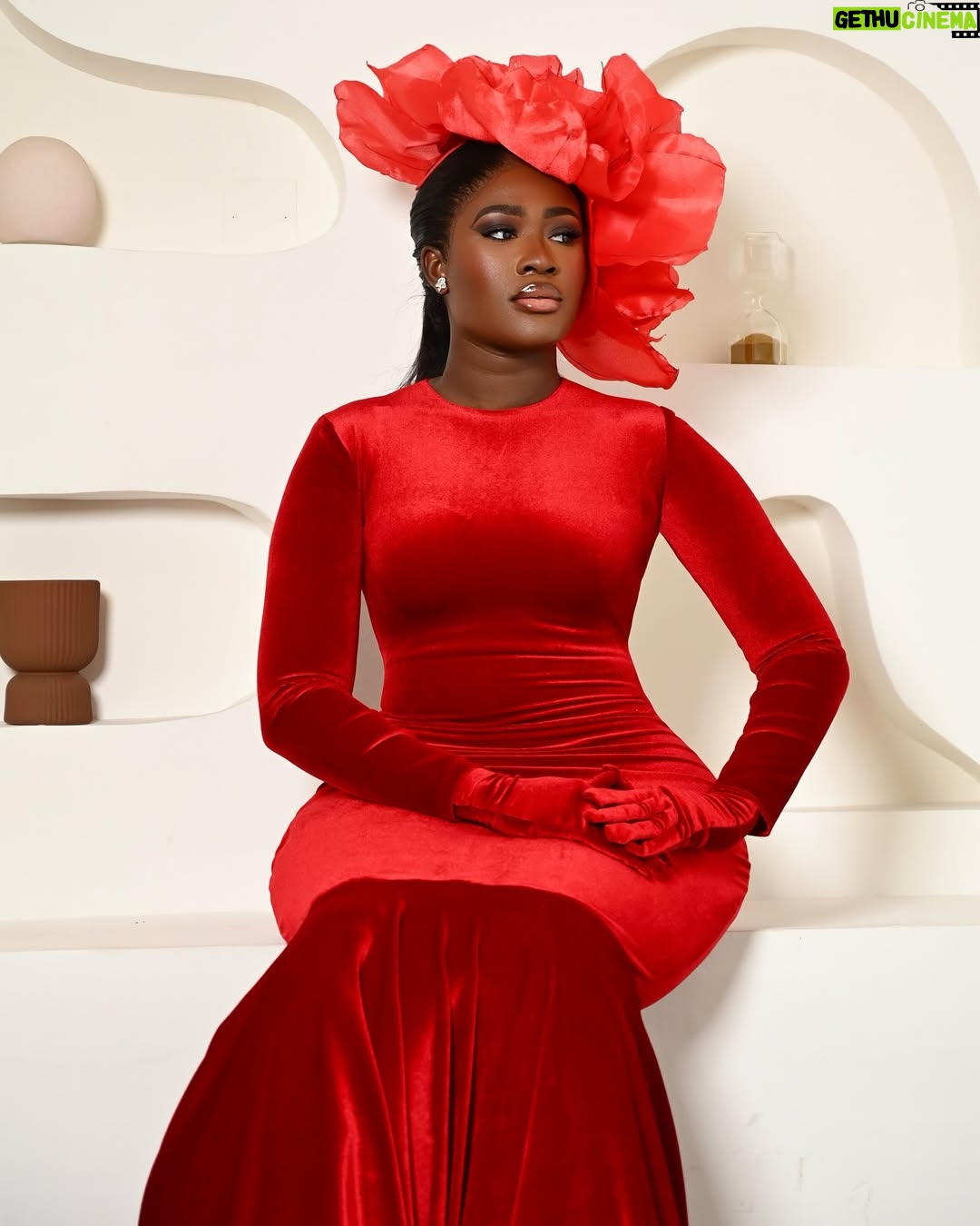 Fella Makafui - 45.6K Likes - Merry Christmas to all my amazing fans and friends! Wishing you love, joy, and blessings today and always. Thank you for being part of my journey! 🎄🎄🎄💐❤️❤️
Outfit: @duks_atelier
Mua: @ohemaas_makeover
Hair: @cutecutpalour
Photo: @chocolate_shot_it
Accessories: @cg_blings