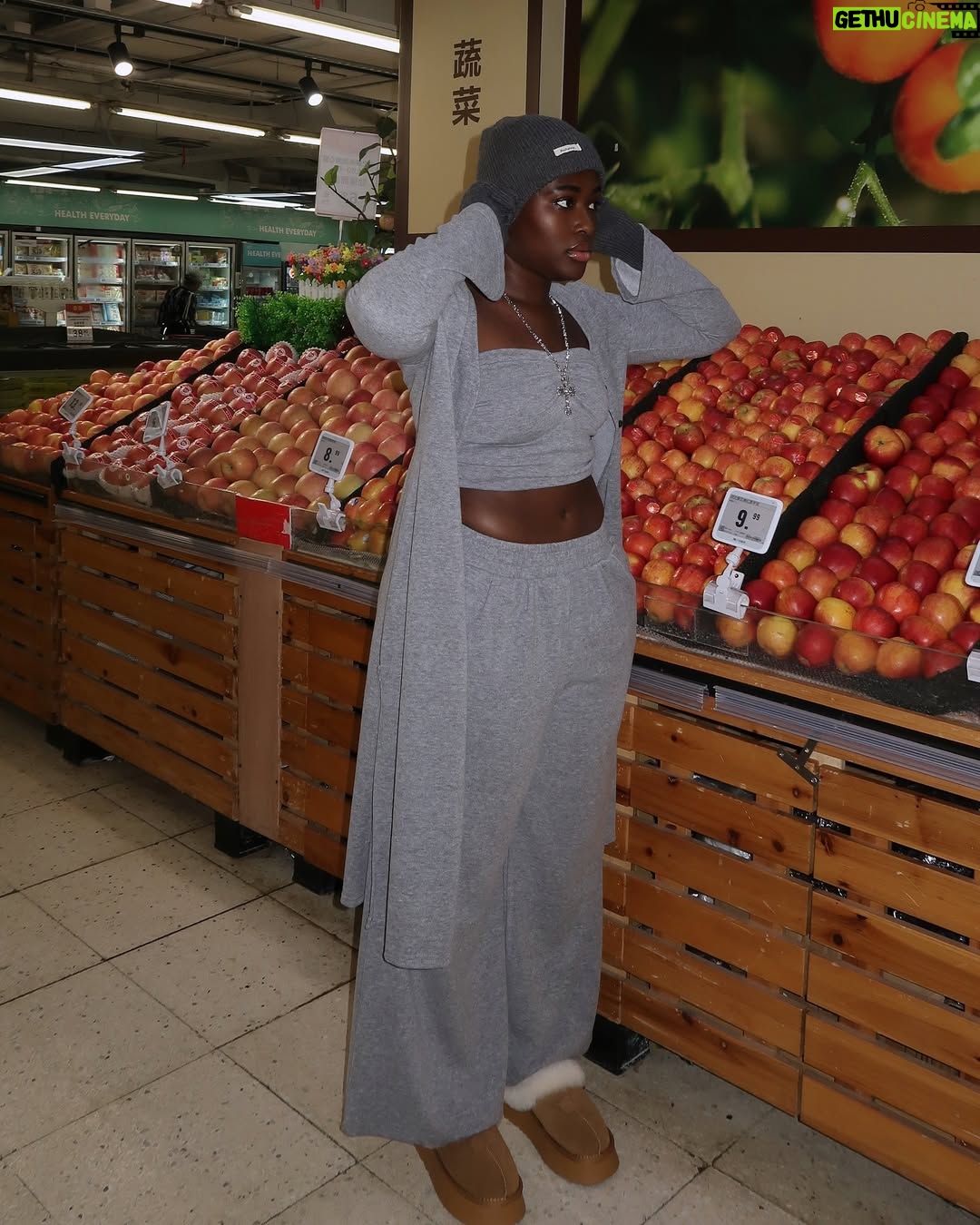 Fella Makafui - 40.3K Likes - 你好