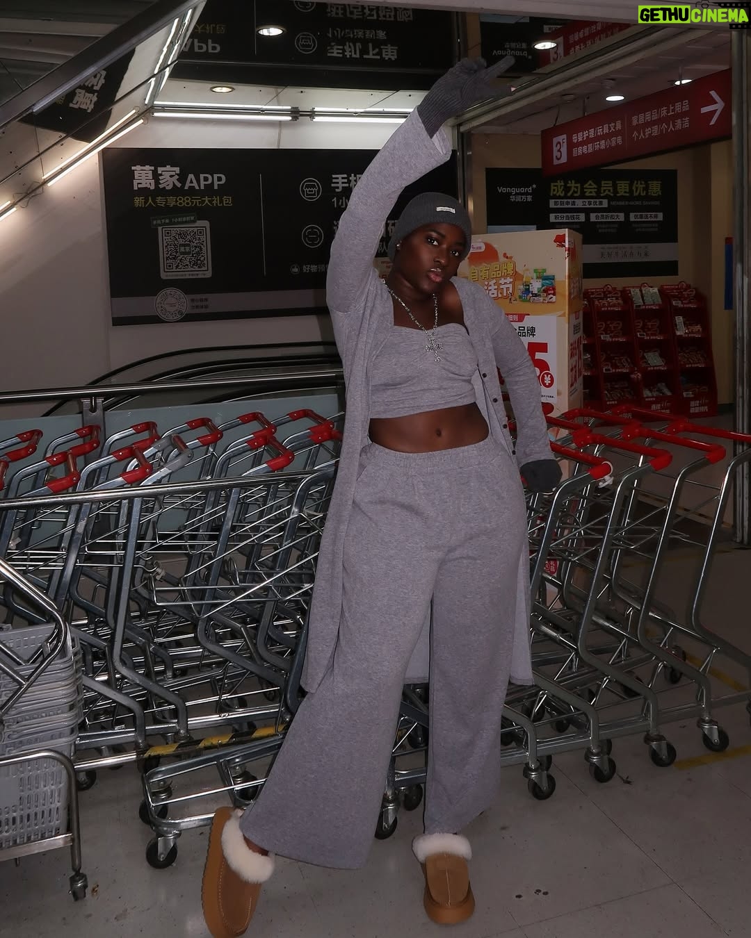 Fella Makafui - 40.3K Likes - 你好