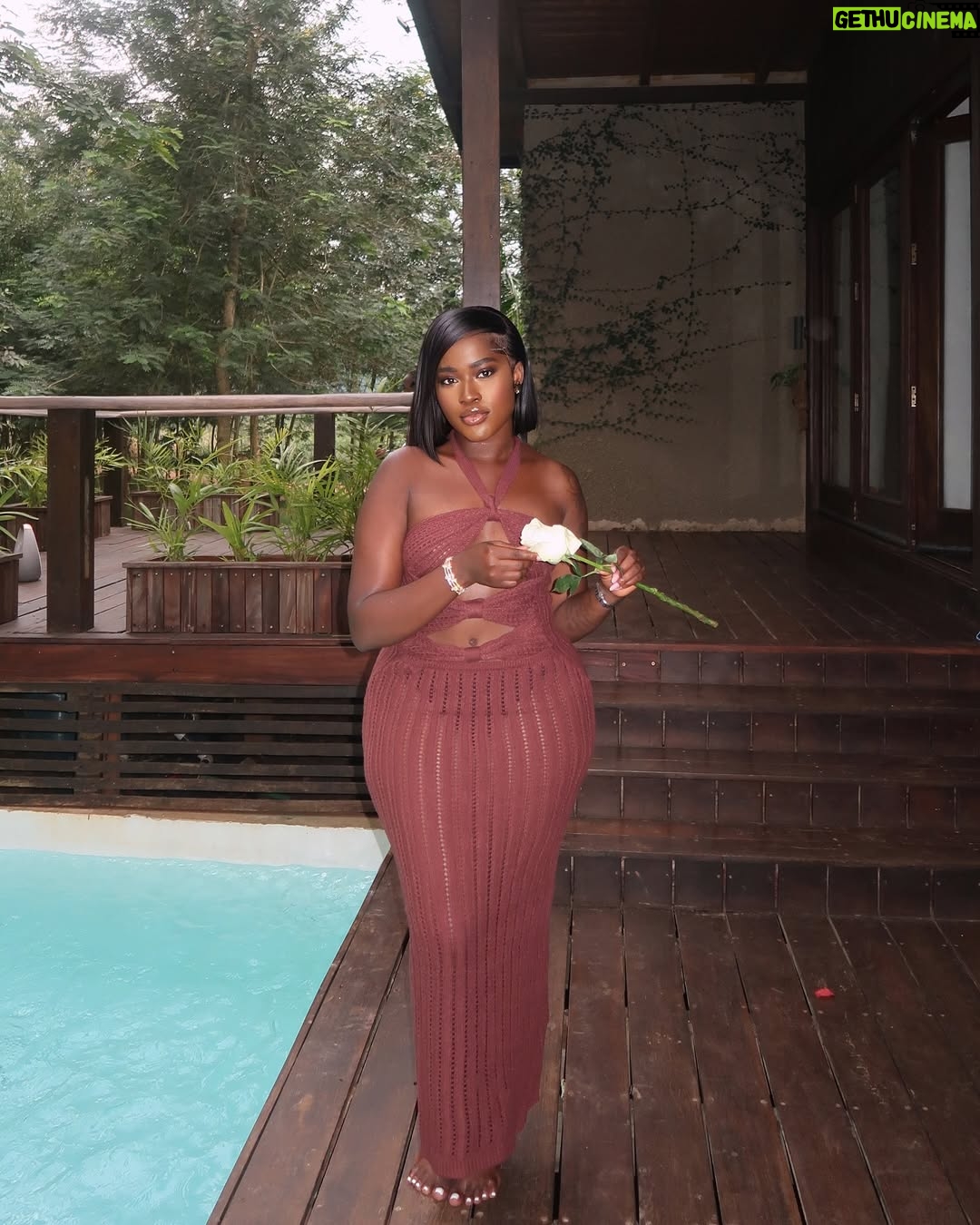 Fella Makafui - 55.8K Likes - Biggest F 📌💕
Hair: @cutecutpalour
Body: @simplysnatched_