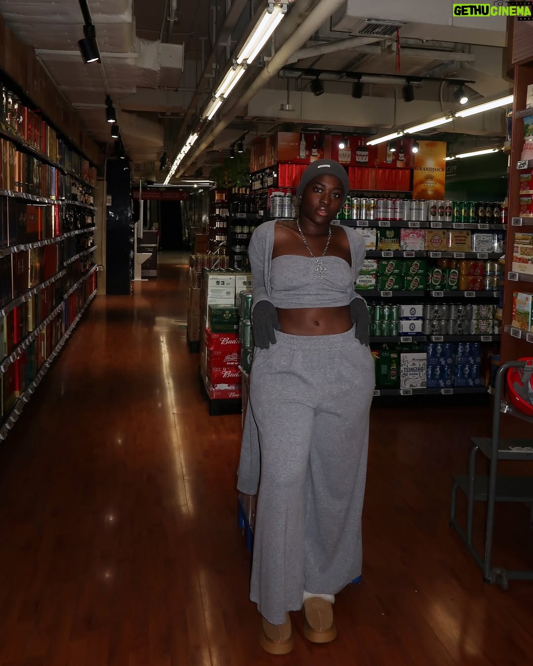 Fella Makafui - 40.3K Likes - 你好