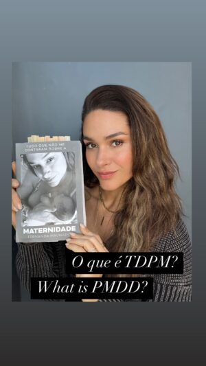Fernanda Machado Instagram - O que é TDPM?! 
Já faz tempo que estou querendo falar sobre TDPM por aqui. 

E os primeiros trechos que vou ler do meu livro para vocês é sobre esse transtorno tão sério, que se fala tão pouco sobre e que destrói a vida de milhares de mulheres. 

TDPM é coisa séria! Desde que descobri que eu sofro desse transtorno, resolvi estudar a fundo e trazer luz e atenção para esse distúrbio tão complexo e devastador. 

No meu livro, eu cito esses estudos que estão no vídeo e muitos outros sobre TDPM. 
Estou deixando aqui o Instagram @Iampdglobal para quem quiser mais informação imediata sobre o assunto. 

What is PMDD?! 
I’ve been wanting to talk about PMDD here for a while now. 

The first passages I will read to you from my book are about this severe disorder, which is rarely discussed and destroys the lives of millions of women. 

PMDD is a serious matter! Since I found out I suffer from this dysfunction, I decided to study it in depth and bring light and attention to this complex and devastating disorder.

In my book, I cite these studies that are in the video and many others about PMDD. 
I’m leaving here the Instagram @Iampdglobal for anyone who wants more immediate information. 

#TDPM #PMDD #transtornodisforicopremenstrual
#premenstrualdisphoricdysfunction  #womenshealth 
#saudefeminina #PMDDwarrior 
#guerreirasdoTDPM 
#premenstrualdisorders
#hormoniosfemininos #saudementalfeminina
#quebrandotabu #womensmentalhealth #femalehormones 
#tudoquenao
mecontaramsobreamaternidade
#tudoquenaomecontaram