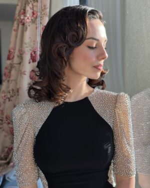 Fiona Palomo Instagram - y un par más 💐 hablé en un evento muy lindo anoche y me sentí como Hedy Lamarr. :)