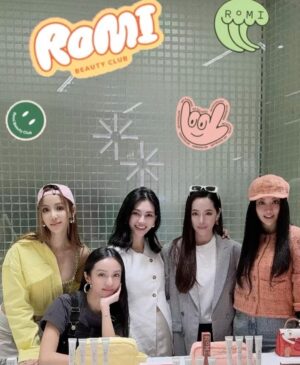 Fiona Xie Instagram - Over the moon for you @romibeautyclub 🌙