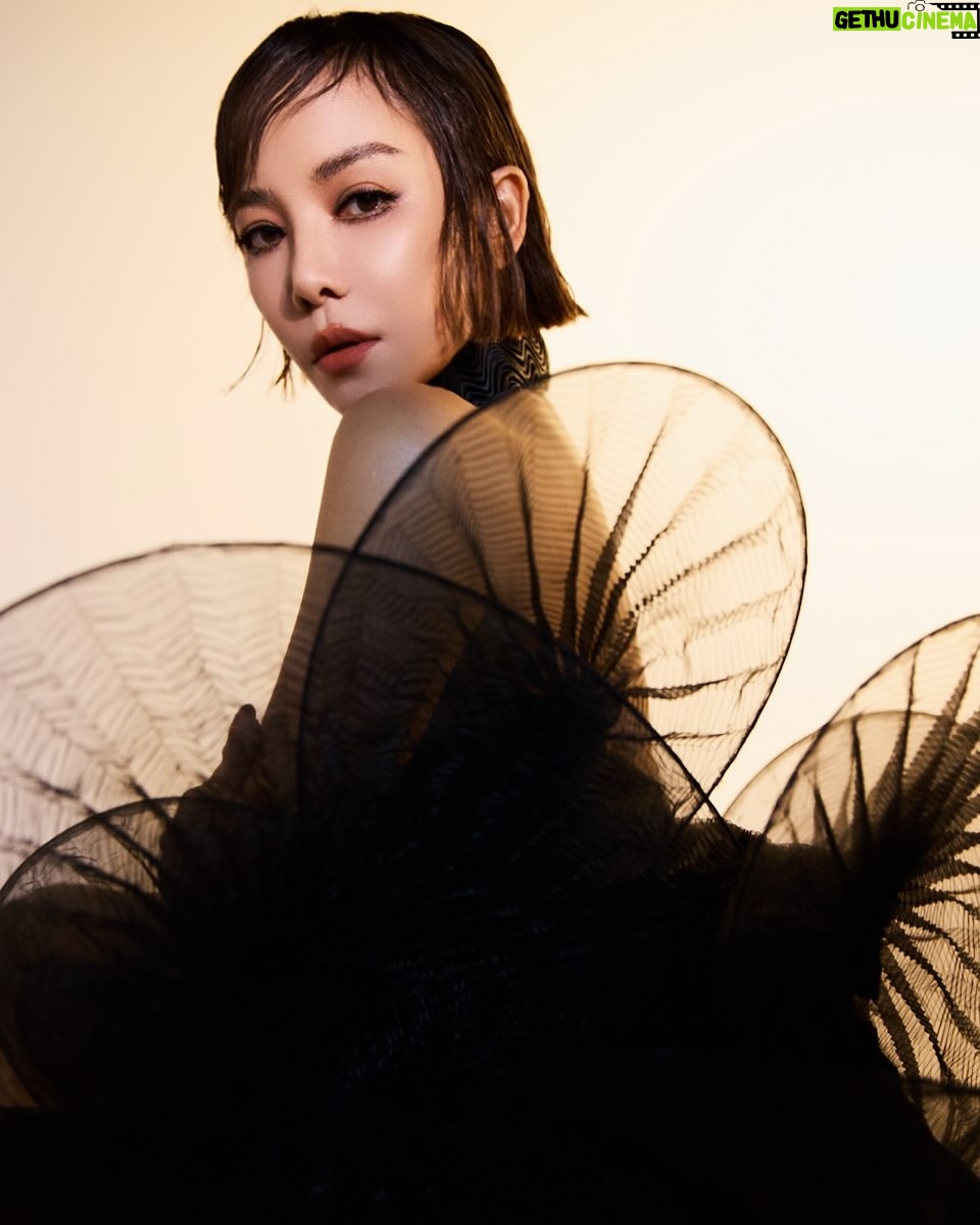 Fiona Xie - 3 Likes - The Alchemy of @irisvanherpen @voguesingapore
“I find beauty in the continual shaping of chaos which embodies the primordial power of nature’s performance,” Iris van Herpen once said—words that illuminated my understanding of her work at the nexus of ancient alchemy and @cern physics.
Her liminality is her genius. “I see technology as a tool to express the handwork better,” she explains, dissolving false binaries. When her kinetic structures breathe with the wearer, we witness her core philosophy: “Movement is my constant inspiration. Our human body is in continuous motion, as is everything around us.”
These undulating architectures manifest what philosopher Merleau-Ponty called “the flesh of the world”—the profound interconnectedness between perceiver and perceived. Her approach transforms rigid materials into liquid motion, embodying Bachelard’s insight that “matter is the unconsciousness of form.”
I remember showing my friend @grimes in that “Dune of Souls” creation at the met gala whispering “It would be a dream to wear these.” Then @voguesingapore @nat_tasha ‘s call came—Iris would dress me for the @artsciencemuseumsg retrospective. I swooned like a teenager locked lips in her first kiss. Manifestation is real.
“Fashion is an expression of the zeitgeist, while couture is an expression of eternal beauty.” These words resonated as I stood transfixed clad in her “Architectonics” collection—embodying what Rilke meant by “living the questions” about our relationship with technology, philosophy, architecture, music, nature, and our bodies.
Draped in her vision, I understood: Iris van Herpen doesn’t design clothing. She designs portals to possibility itself.
Be transcended at @artsciencemuseumsg
#IrisVanHerpen #ArtAndFashion #Metamorphosis #Vogue