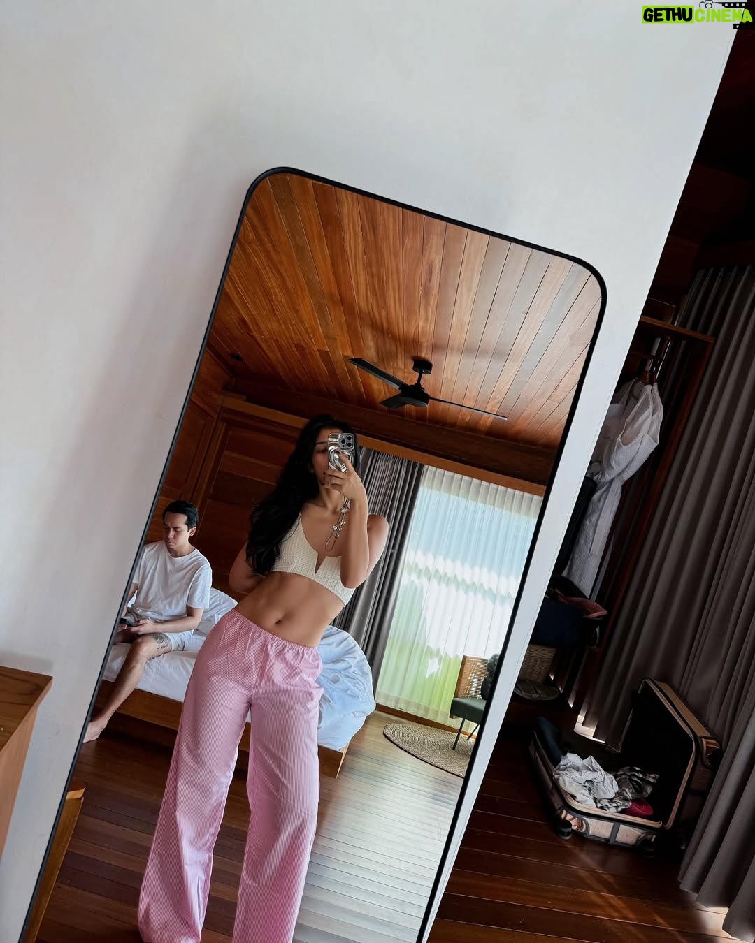 Fita Anggriani - 8.9K Likes - Dimana ada kaca , disitu zaya selpiii 🪞