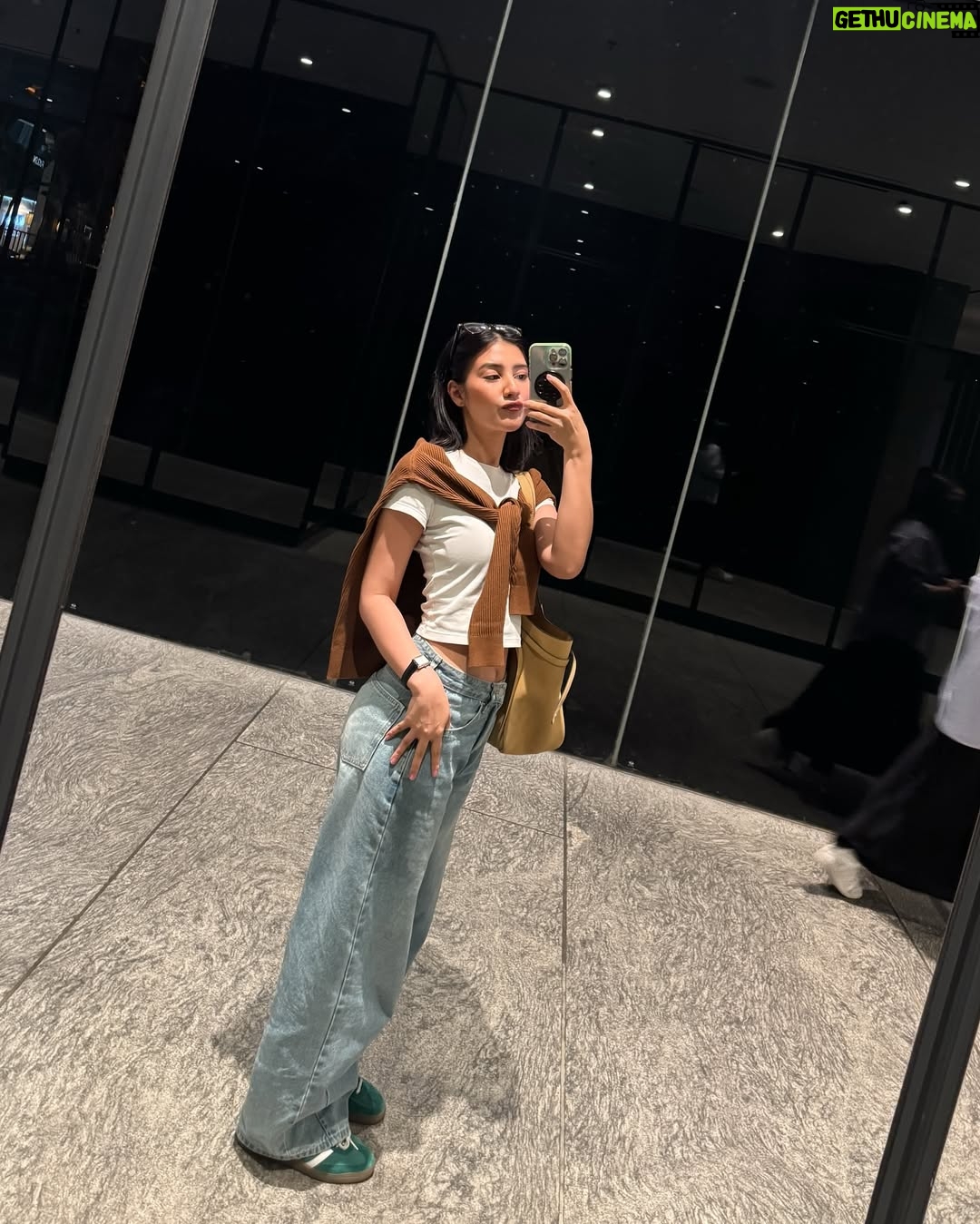 Fita Anggriani - 8.9K Likes - Dimana ada kaca , disitu zaya selpiii 🪞