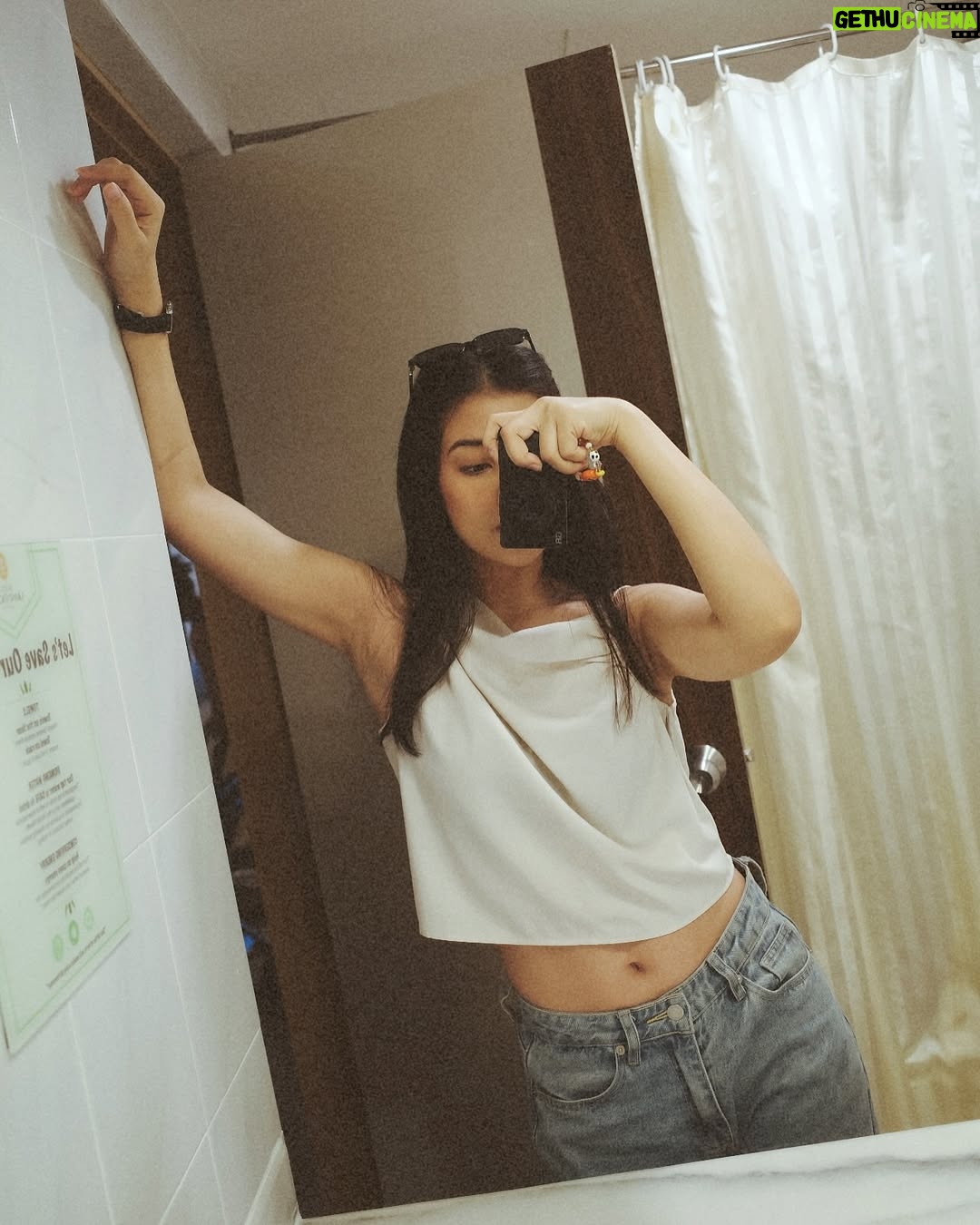 Fita Anggriani - 8.9K Likes - Dimana ada kaca , disitu zaya selpiii 🪞