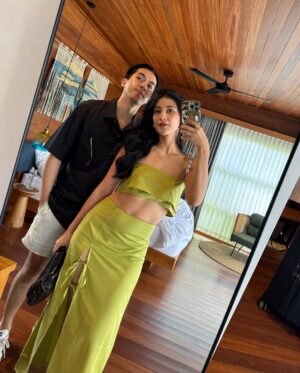 Fita Anggriani Instagram - Dimana ada kaca , disitu zaya selpiii 🪞