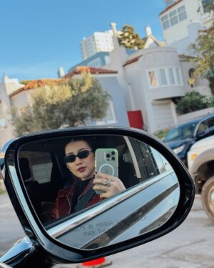 Fita Anggriani Instagram - Dimana ada kaca , disitu zaya selpiii 🪞