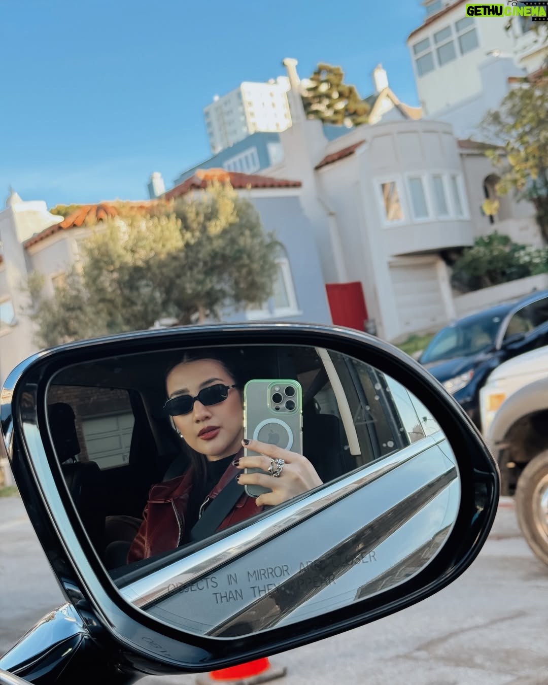 Fita Anggriani - 8.9K Likes - Dimana ada kaca , disitu zaya selpiii 🪞
