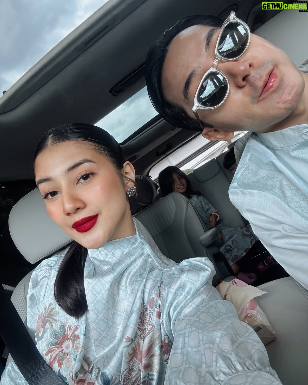 Fita Anggriani - 20K Likes - Alhamdulillah inem bisa pake gincu uga di hari raya , met lebaran ya warga 🙏🏻