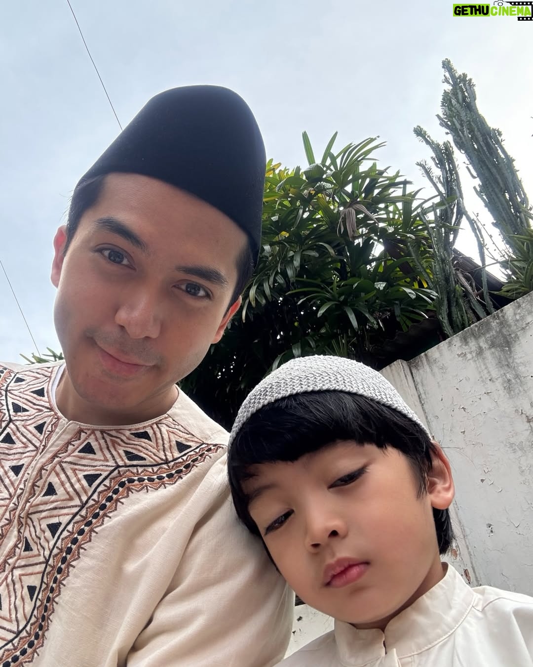 Fita Anggriani - 20K Likes - Alhamdulillah inem bisa pake gincu uga di hari raya , met lebaran ya warga 🙏🏻