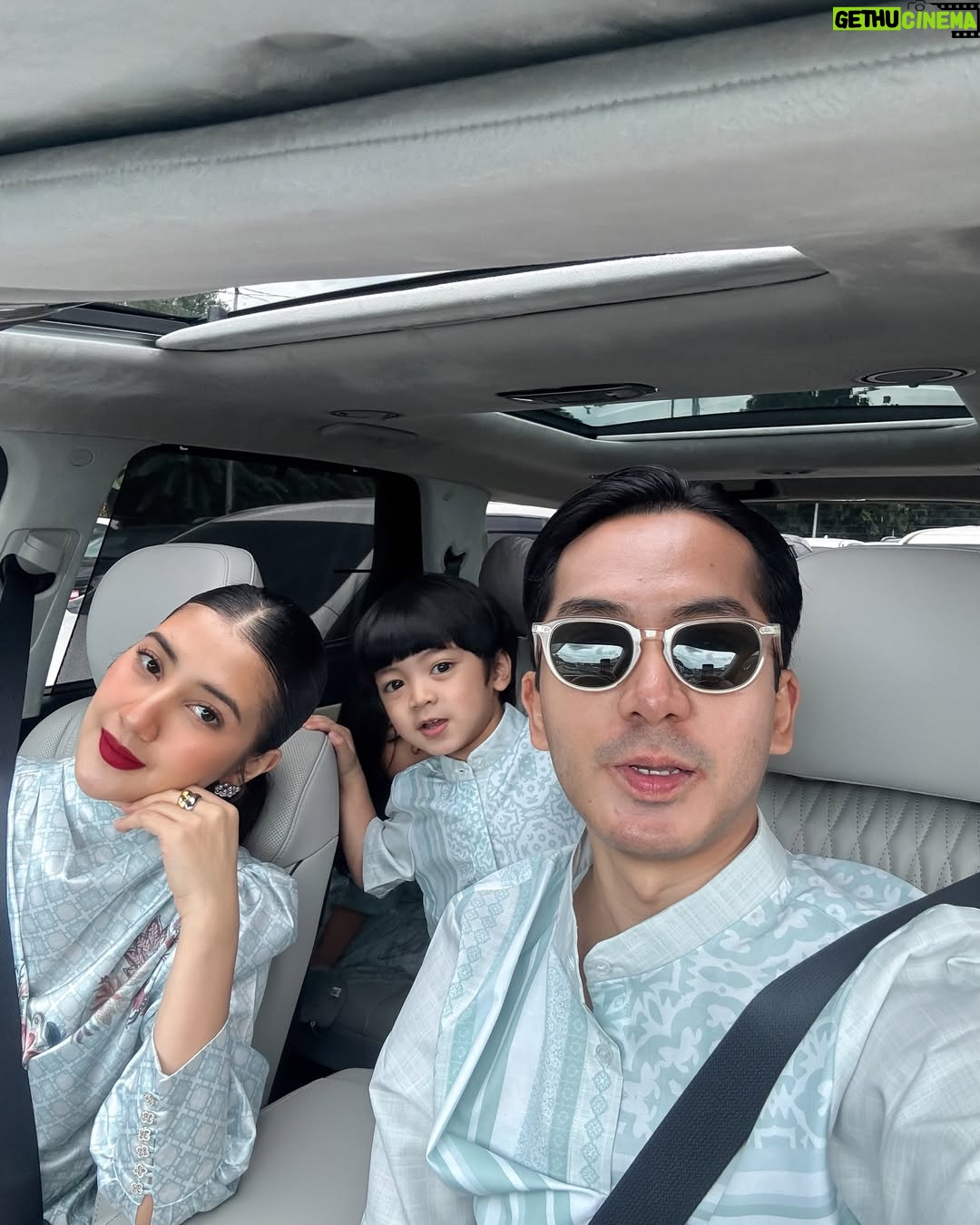 Fita Anggriani - 20K Likes - Alhamdulillah inem bisa pake gincu uga di hari raya , met lebaran ya warga 🙏🏻