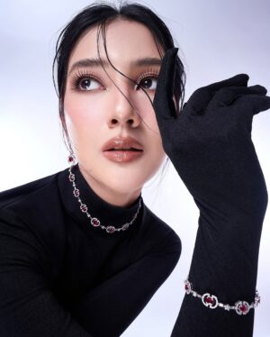 Fita Anggriani Instagram - Our work for @fitaanggriani 
#makeup @itsfrankywu #assisted @audrey_syelvera 
#hairdo @hairbysinta 
#fashionstylist @iwanlatiff #assisted @dianacilsxx 
#jewelry @franknco_id 
#photographer @karinayasmine #retoucher @ivank26 #karinayasminephotography