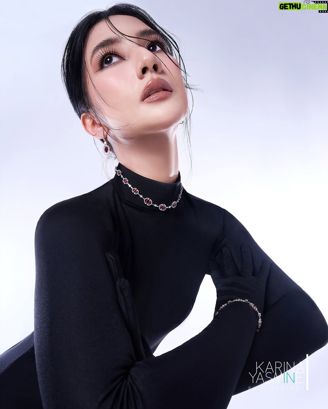 Fita Anggriani - 10.5K Likes - Our work for @fitaanggriani
#makeup @itsfrankywu #assisted @audrey_syelvera
#hairdo @hairbysinta
#fashionstylist @iwanlatiff #assisted @dianacilsxx
#jewelry @franknco_id
#photographer @karinayasmine #retoucher @ivank26 #karinayasminephotography