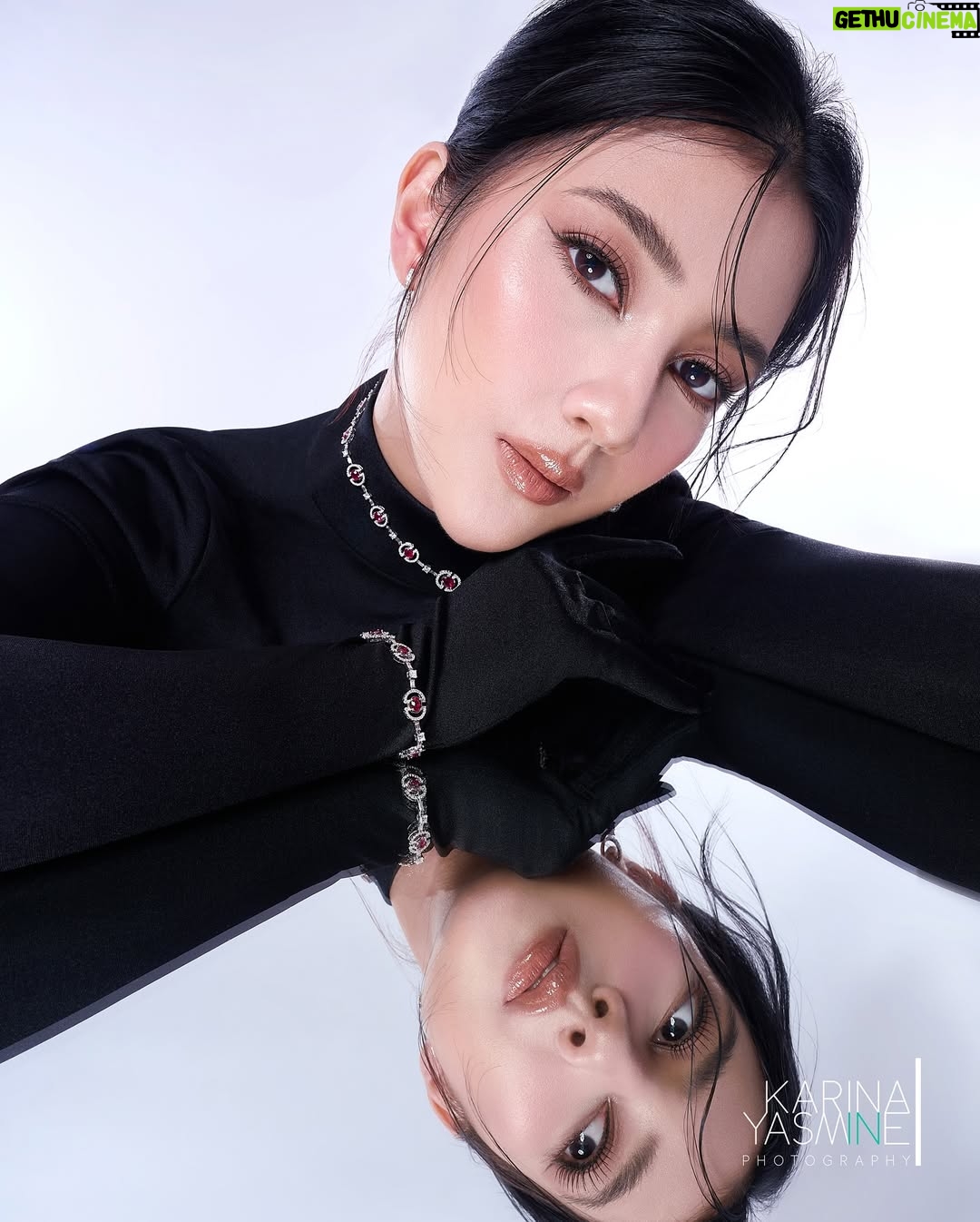 Fita Anggriani - 10.5K Likes - Our work for @fitaanggriani
#makeup @itsfrankywu #assisted @audrey_syelvera
#hairdo @hairbysinta
#fashionstylist @iwanlatiff #assisted @dianacilsxx
#jewelry @franknco_id
#photographer @karinayasmine #retoucher @ivank26 #karinayasminephotography