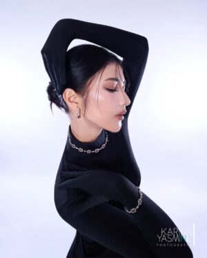 Fita Anggriani Instagram - Our work for @fitaanggriani 
#makeup @itsfrankywu #assisted @audrey_syelvera 
#hairdo @hairbysinta 
#fashionstylist @iwanlatiff #assisted @dianacilsxx 
#jewelry @franknco_id 
#photographer @karinayasmine #retoucher @ivank26 #karinayasminephotography