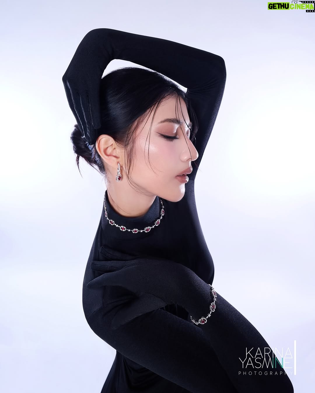 Fita Anggriani - 10.5K Likes - Our work for @fitaanggriani
#makeup @itsfrankywu #assisted @audrey_syelvera
#hairdo @hairbysinta
#fashionstylist @iwanlatiff #assisted @dianacilsxx
#jewelry @franknco_id
#photographer @karinayasmine #retoucher @ivank26 #karinayasminephotography