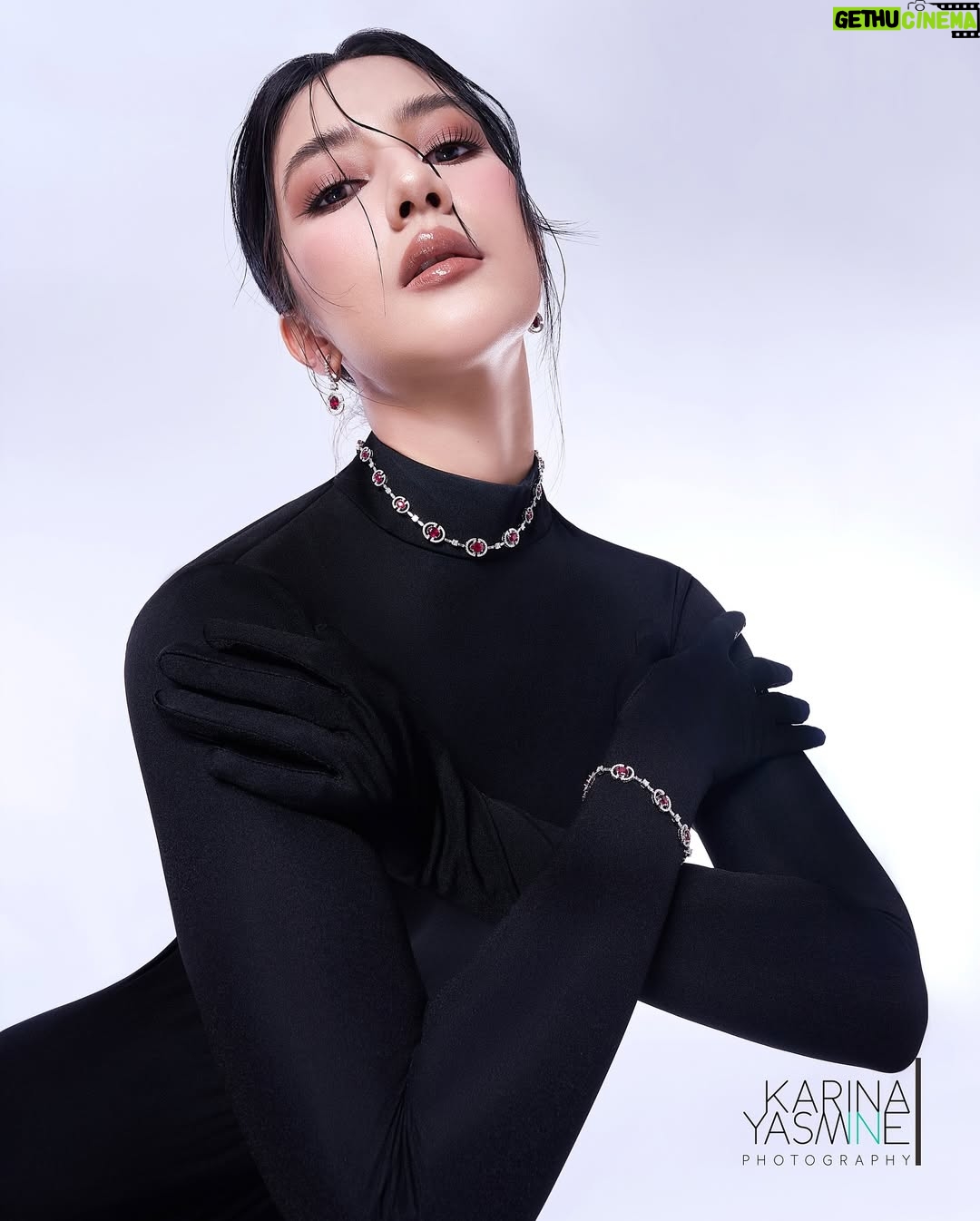 Fita Anggriani - 10.5K Likes - Our work for @fitaanggriani
#makeup @itsfrankywu #assisted @audrey_syelvera
#hairdo @hairbysinta
#fashionstylist @iwanlatiff #assisted @dianacilsxx
#jewelry @franknco_id
#photographer @karinayasmine #retoucher @ivank26 #karinayasminephotography