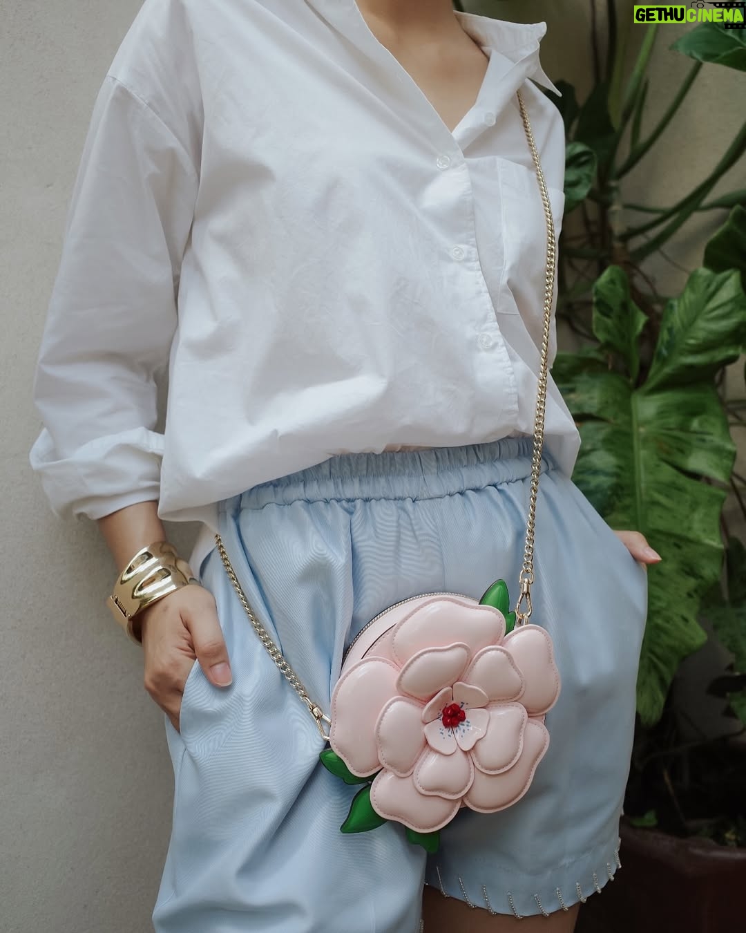 Fita Anggriani - 7.7K Likes - The blooming season is here ! 🌸 @katespadeny
#katespadeny