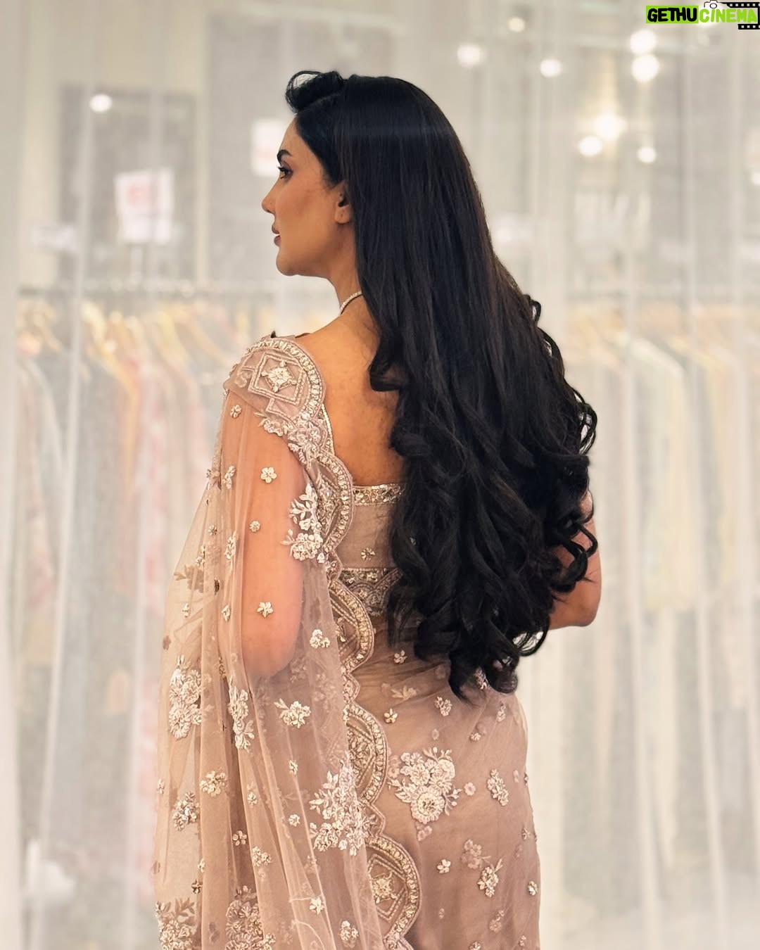 Fiza Ali - 4.6K Likes - Elegance isn’t about being noticed, it’s about being remembered. Draped in tradition, sprinkled with a touch of grace. #FizaAli #SareeNotSari #GraceInEveryDrape #DesiVibes #ElegancePersonified #SareeGoals #TraditionalWithATwist #EthnicGlam #SlayInSaree #ClassicCharm #DrapedInStyle