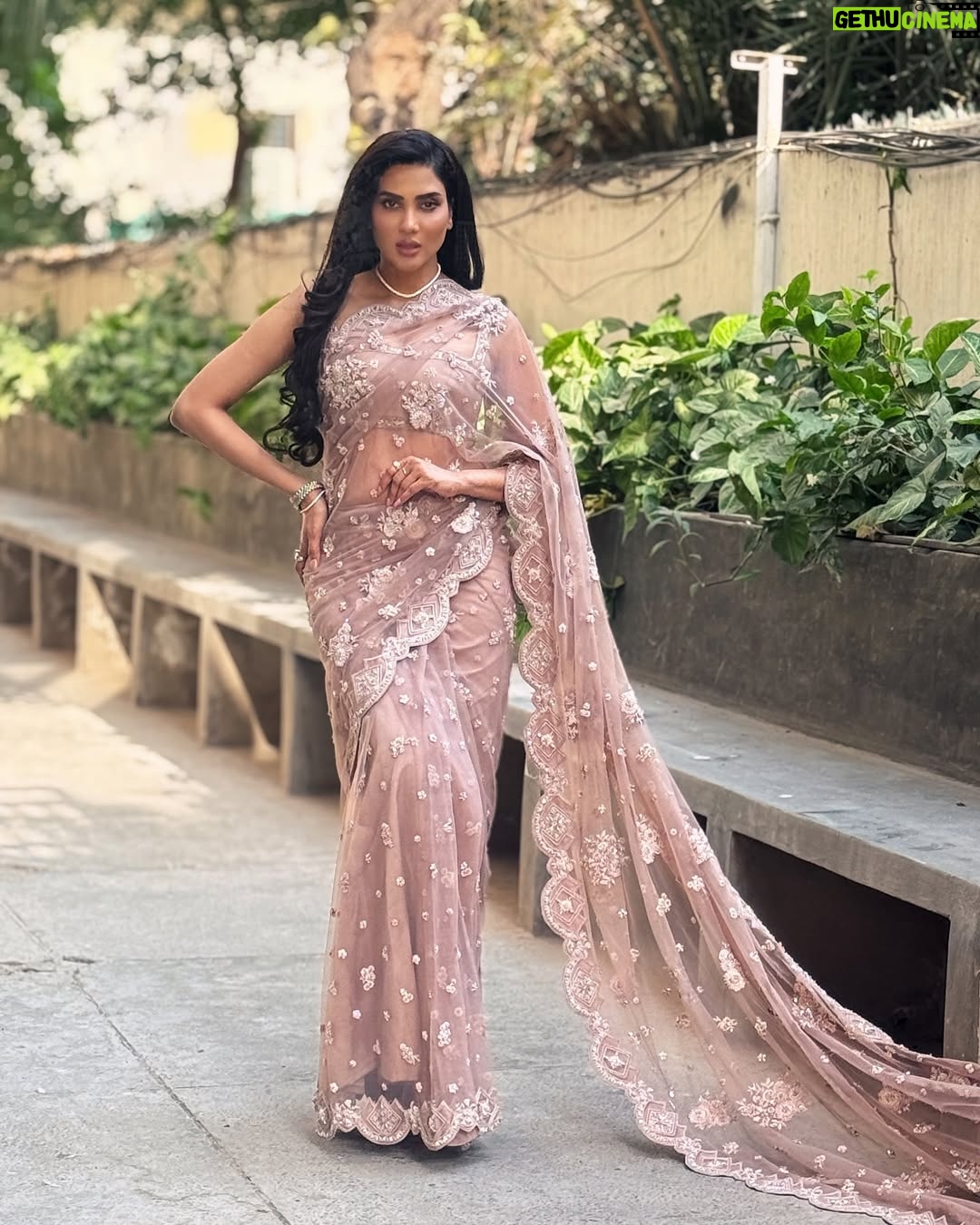 Fiza Ali - 4.6K Likes - Elegance isn’t about being noticed, it’s about being remembered. Draped in tradition, sprinkled with a touch of grace. #FizaAli #SareeNotSari #GraceInEveryDrape #DesiVibes #ElegancePersonified #SareeGoals #TraditionalWithATwist #EthnicGlam #SlayInSaree #ClassicCharm #DrapedInStyle