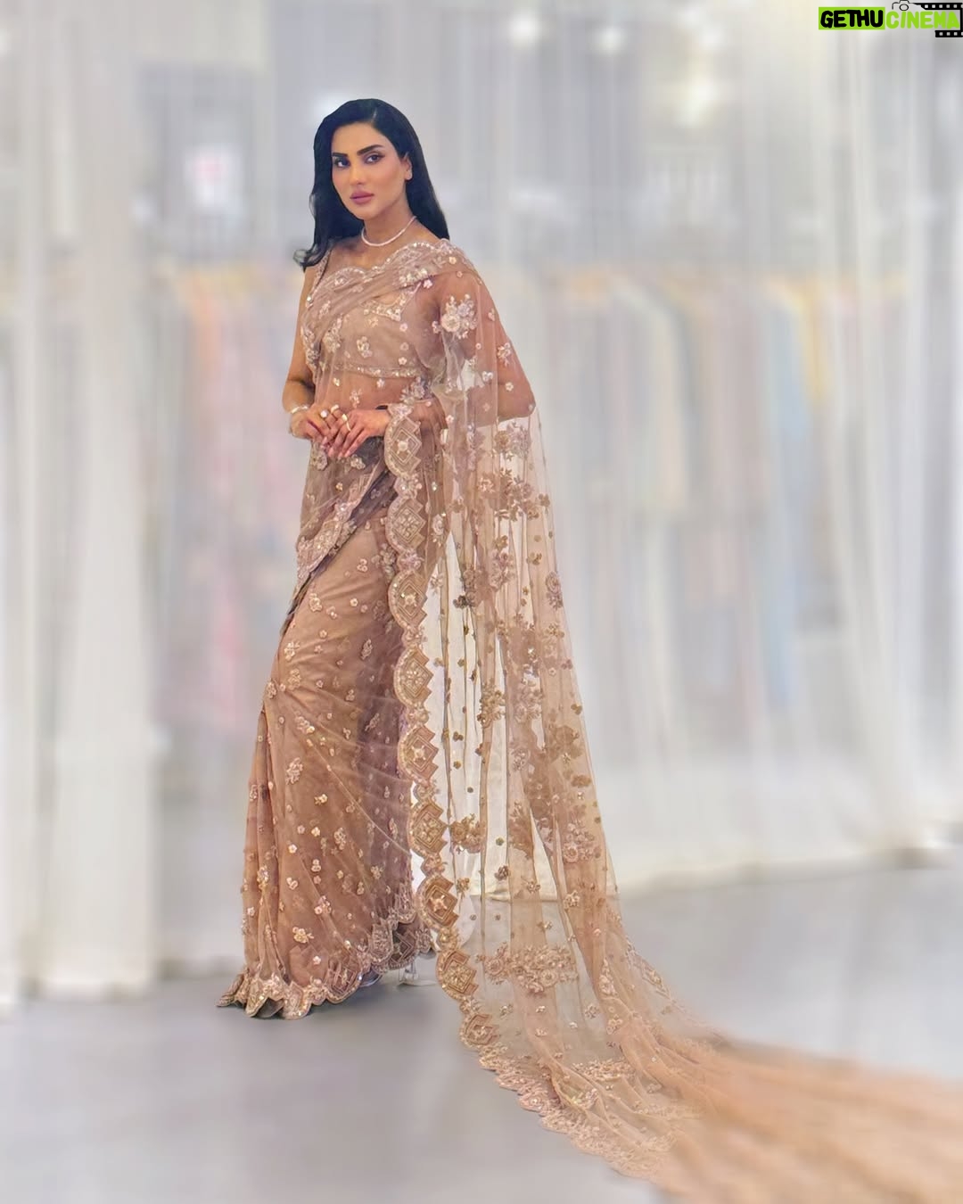 Fiza Ali - 4.6K Likes - Elegance isn’t about being noticed, it’s about being remembered. Draped in tradition, sprinkled with a touch of grace. #FizaAli #SareeNotSari #GraceInEveryDrape #DesiVibes #ElegancePersonified #SareeGoals #TraditionalWithATwist #EthnicGlam #SlayInSaree #ClassicCharm #DrapedInStyle