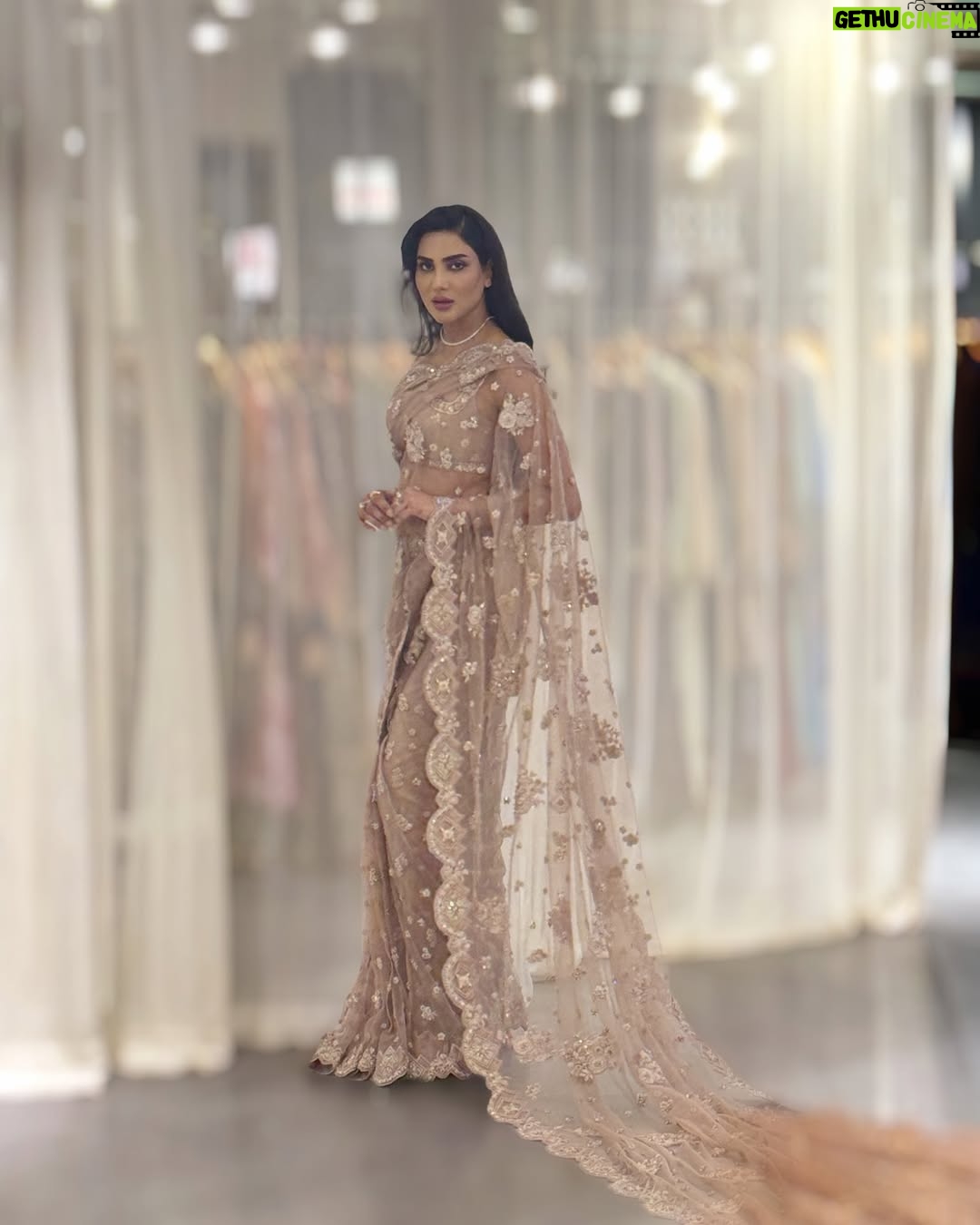 Fiza Ali - 4.6K Likes - Elegance isn’t about being noticed, it’s about being remembered. Draped in tradition, sprinkled with a touch of grace. #FizaAli #SareeNotSari #GraceInEveryDrape #DesiVibes #ElegancePersonified #SareeGoals #TraditionalWithATwist #EthnicGlam #SlayInSaree #ClassicCharm #DrapedInStyle