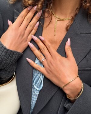 Flora Coquerel Instagram - Italie mon amour avec @histoiredor ✨

Les bijoux de cette collection sont made in Italie. 🇮🇹

#ita_tradeagencyparigi 
Collaboration commerciale