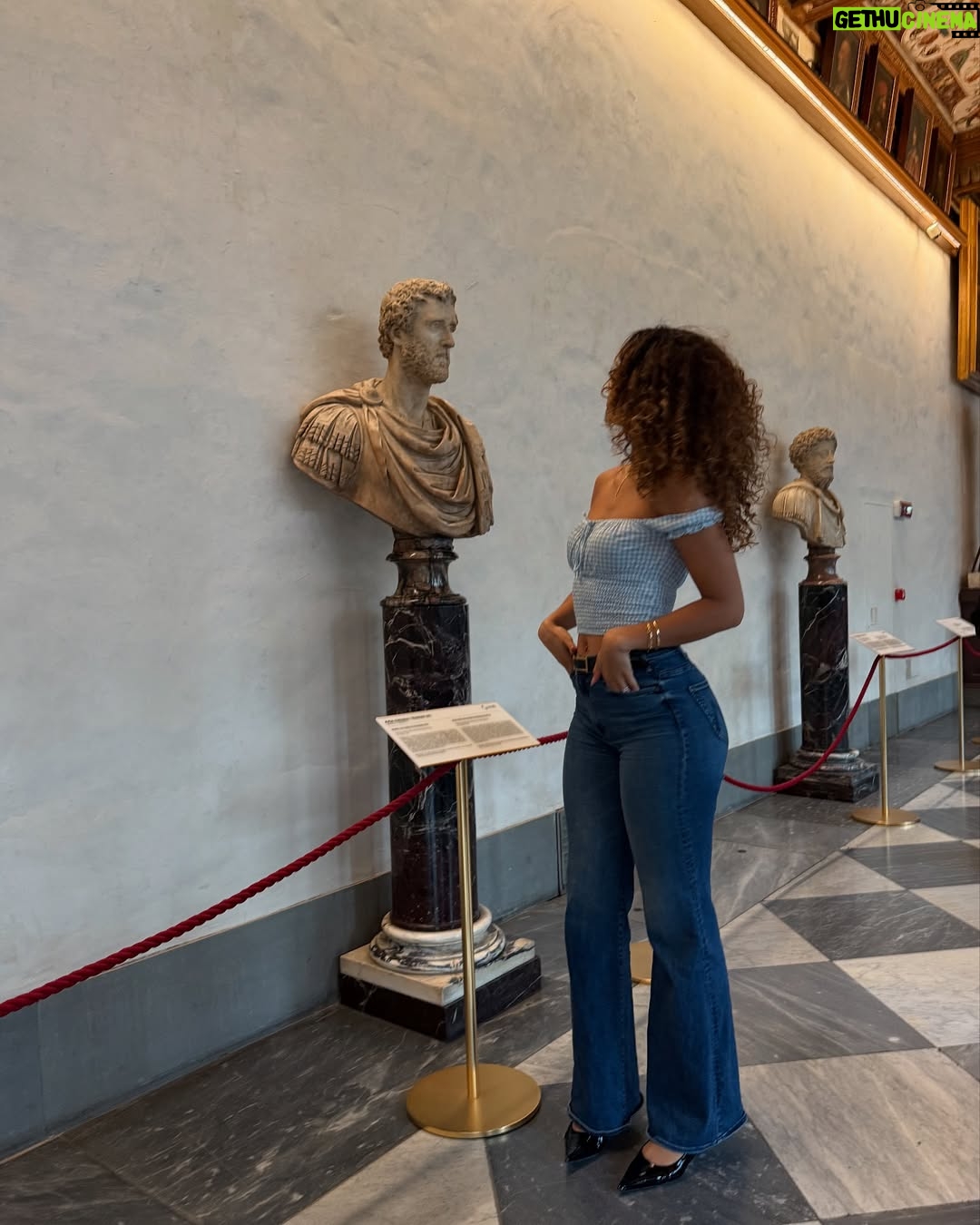 Flora Coquerel - 23.2K Likes - Italie mon amour avec @histoiredor ✨
Les bijoux de cette collection sont made in Italie. 🇮🇹
#ita_tradeagencyparigi
Collaboration commerciale