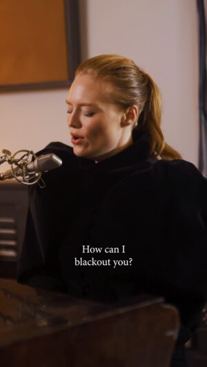 Freya Ridings Instagram - ‘Blackout’ was the first single I ever got to release and it’s been such a beautiful journey since then 🖤 Huge thank you for the love this song is getting on your reels and tiktok viral top 10 is so amazing to see ✨