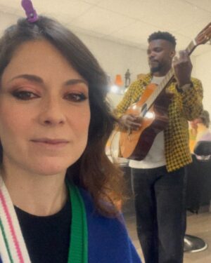 Gabriela Barros Instagram - Hoje é noite de…? TASKMASTEEEEER!!🧨