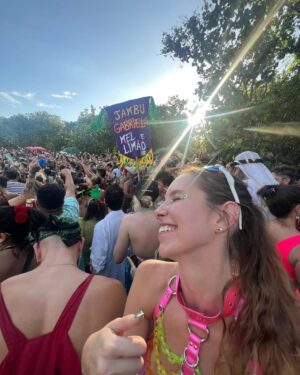 Gabriela Fadel Instagram - Um dia de Carnaval pra comemorar os 2 milhões de inscritos no canal! 🎊