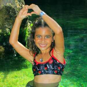 Gabriela Sari Instagram - entre cuevas y aguas cristalinas 😻🐠🐡

La foto 7 nos representa 😂 @andreasari10 @donnasoy