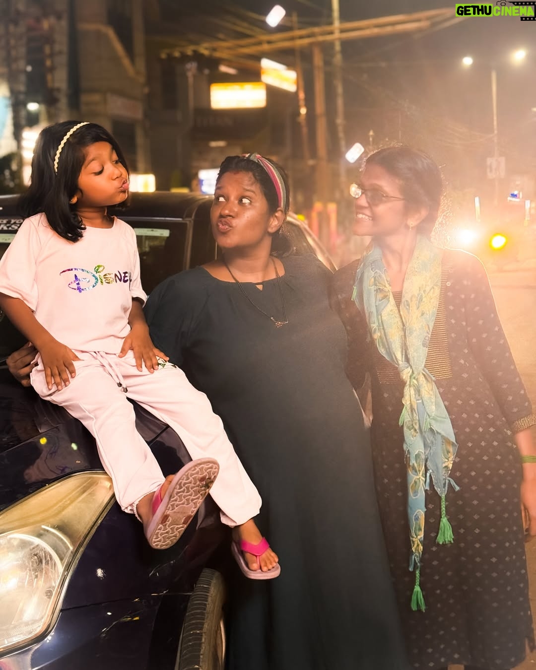 Gabriella Sellus - 53.6K Likes - Delivery ku munnadi என்னோட முதல் மகள பாக்கனும்னு நெனச்சேன் 👶 finally @srigunayazhs @lithanya_sivabalan_official thank you for the surprise trichy visit 😚
