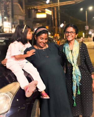 Gabriella Sellus Instagram - Delivery ku munnadi என்னோட முதல் மகள பாக்கனும்னு நெனச்சேன் 👶 finally @srigunayazhs @lithanya_sivabalan_official thank you for the surprise trichy visit 😚