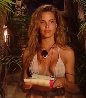 Gala Caldirola Instagram - Hoy se cumple un mes de esta intensa aventura 🏝️❤️🇪🇸
Mándele fuerzas que aún quedan dos meses y gracias a todos los que han votado por ella para que se salve, son tremendo.