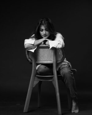 Gauthami Jadav Instagram - Perfect 🤍 

Pc @wedepicfilms.in 
Hairdo @hairstylistarya
Furniture @kalash_art.interiors.furniture
