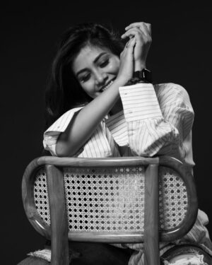 Gauthami Jadav Instagram - Perfect 🤍 

Pc @wedepicfilms.in 
Hairdo @hairstylistarya
Furniture @kalash_art.interiors.furniture