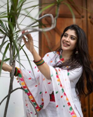 Gayathri Shan Instagram - 🤍🕊️⚡️