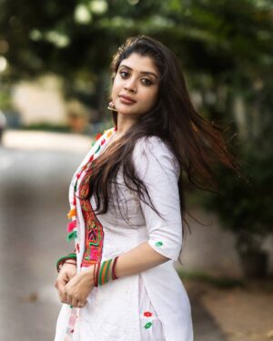Gayathri Shan Instagram - 🤍🕊️⚡️