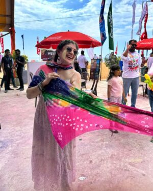 Gayathri Shan Instagram - It’s time to paint your sadness with happiness 😍
.
.
.
.

 Happy Holi 🎨🌈