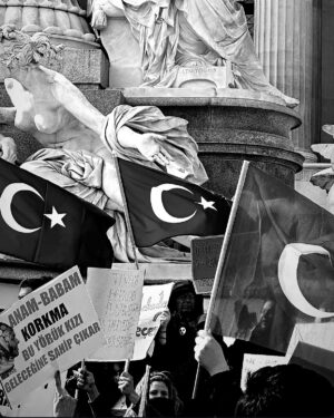 Gaye Su Akyol Instagram - “Kurtuluş yok tek başına!”