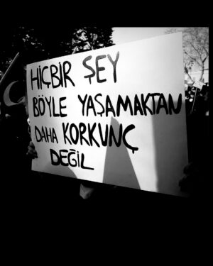 Gaye Su Akyol Instagram - “Kurtuluş yok tek başına!”