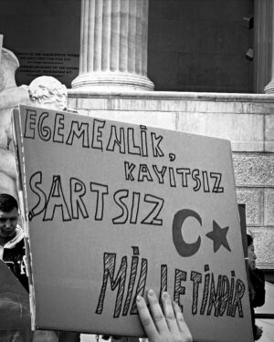 Gaye Su Akyol Instagram - “Kurtuluş yok tek başına!”