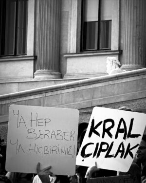 Gaye Su Akyol Instagram - “Kurtuluş yok tek başına!”