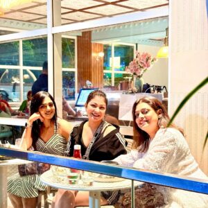 Geetashree Roy Instagram - “The best kind of chaos.”

#insta #instagood #friends #eveningvibes #café #rooqmaray #conversation #longdrive