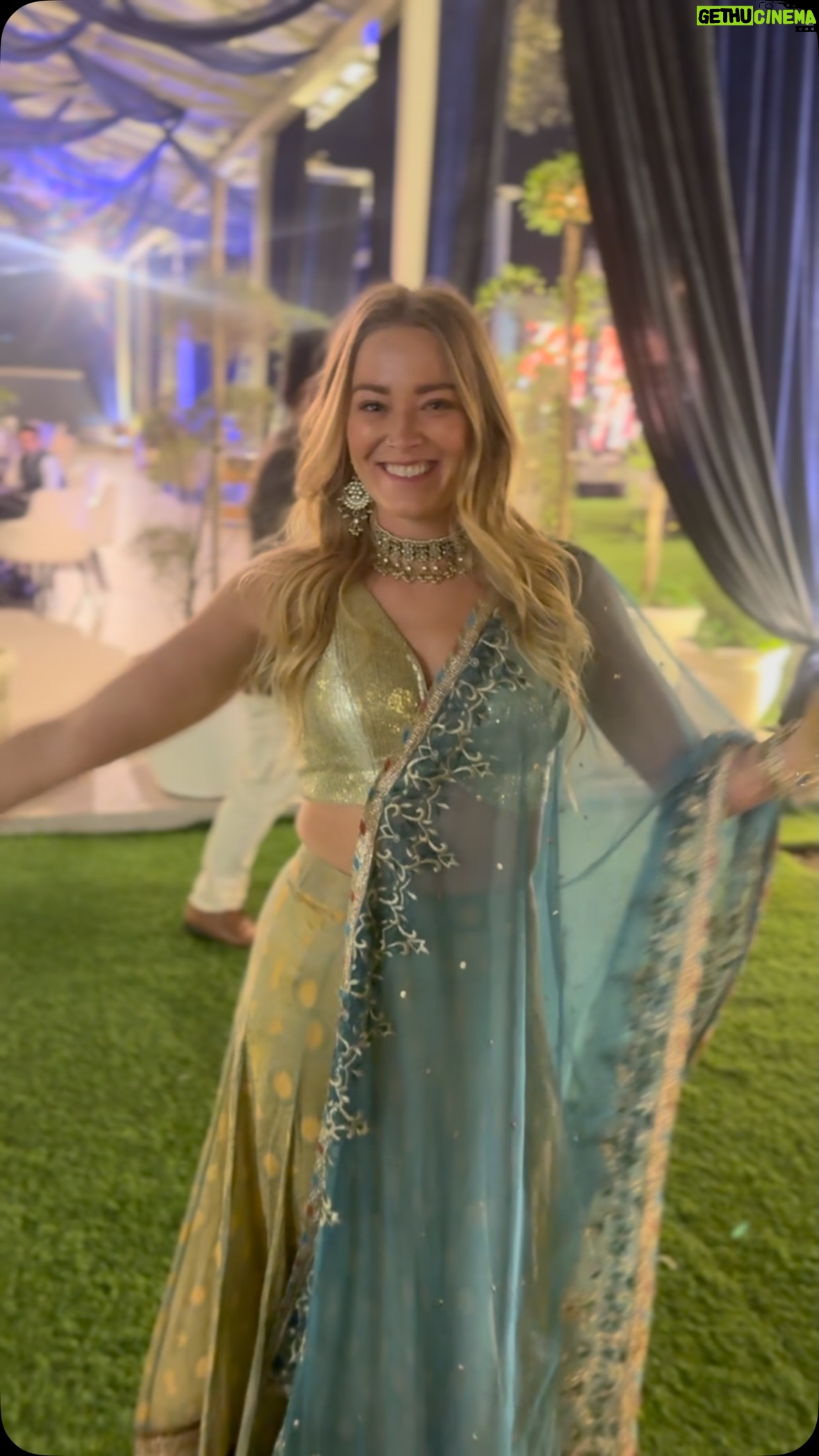 Geraldine Kemper - 3 Likes - Met wie wil jij naar een Indiase bruiloft?
Jaaaa ik probeer al 2 dagen iets te posten.
Maar het wil niet lukken. Filmpje hapert. Dus even een filmpje van de bruiloft 2 dagen geleden. Voelde mij een prinses🥰♥️
Hopelijk lukt het andere filmpje snel.
To be continued..
#letitgo
#indianwedding
#india
#wedding