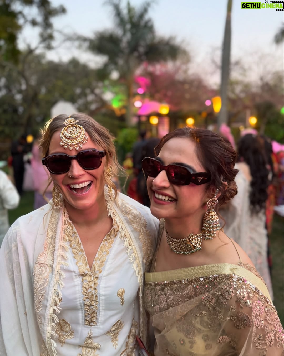 Geraldine Kemper - 3 Likes - Gister was het internationale vrouwendag. Graag deel ik foto’s van een aantal van de vrouwen die we zijn tegengekomen tijdens onze reis.
Sterke inspirerende mensen met elk hun eigen verhaal.
Een ode aan de vrouwen om ons heen!
Vrouwenrechten staan wereldwijd onder druk. Dat zie, hoor en voel ik ook tijdens de reis.
In onze eigen samenleving is bizar genoeg de discussie over baas in eigen buik opeens weer aan de orde van de dag, en in de internationale politiek en op social media wordt seksisme en vrouwonvriendelijk gedrag eerder getolereerd dan tegengegaan.
Het vieren van vrouwen is daarom nu belangrijker dan ooit.
♥️